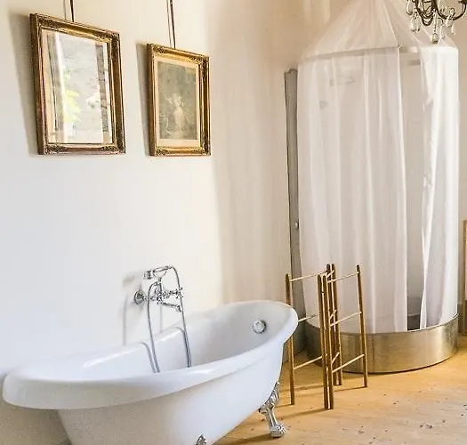 La Chanoinesse Bed & Breakfast 3*